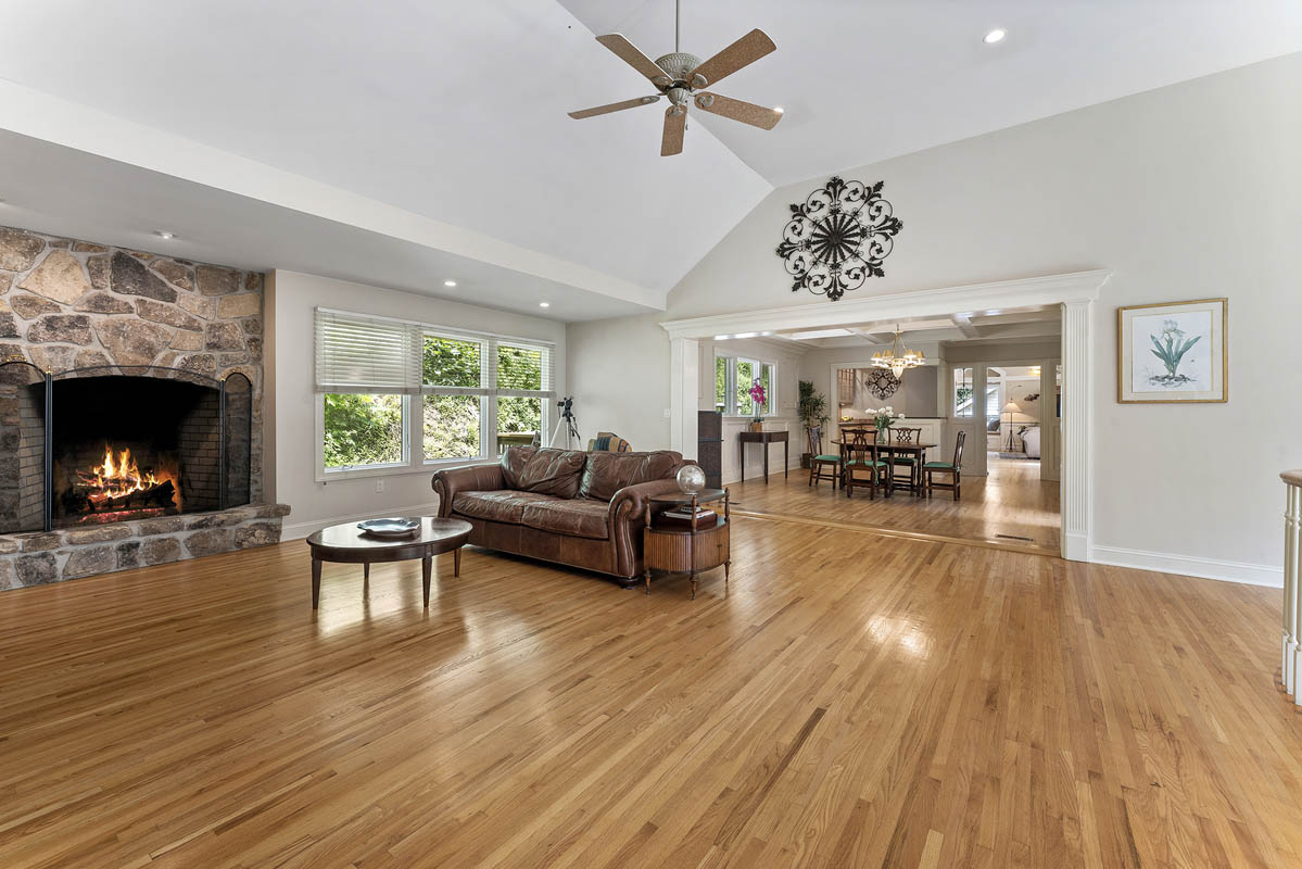 03 4 Stoney Ridge Lane -- Living Room