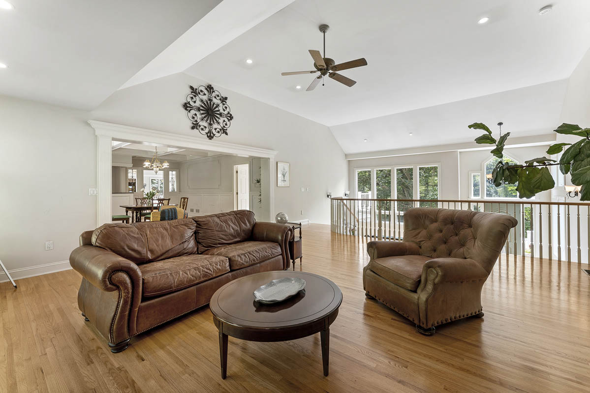 04 4 Stoney Ridge Lane -- Living Room 2