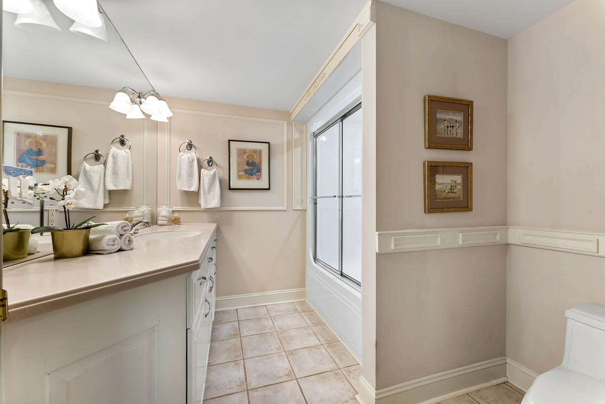 18 4 Stoney Ridge Lane -- Lower Level bathroom