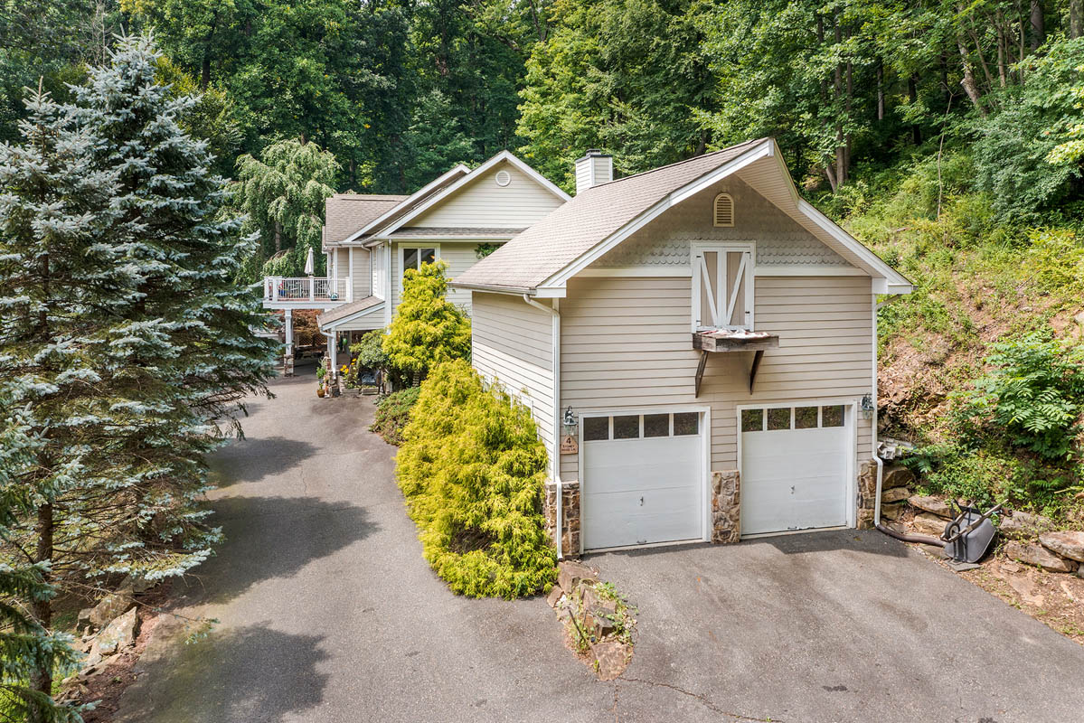 20 4 Stoney Ridge Lane -- Detached Garage