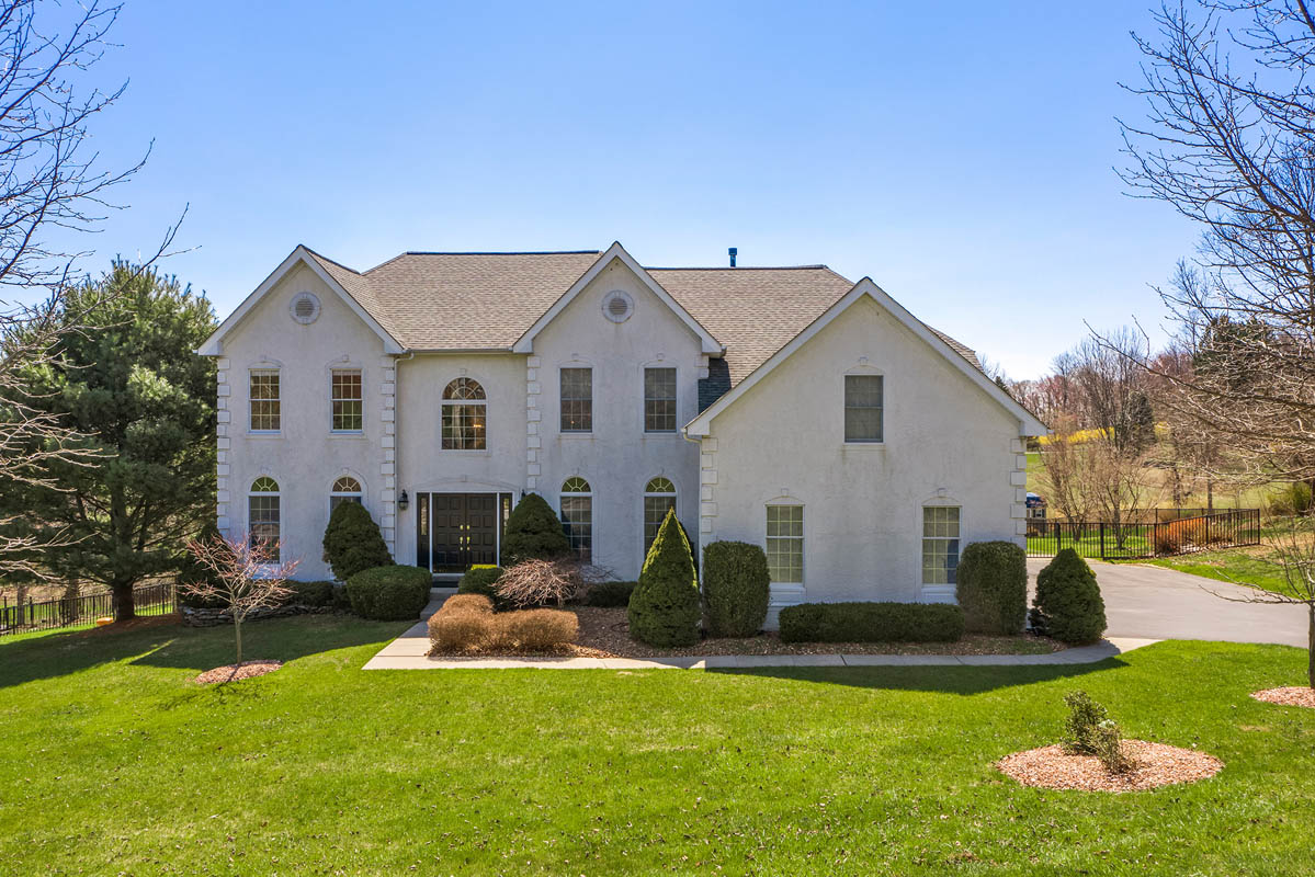 01 20 Old Schoolhouse Drive Bethlehem Township -- Exterior