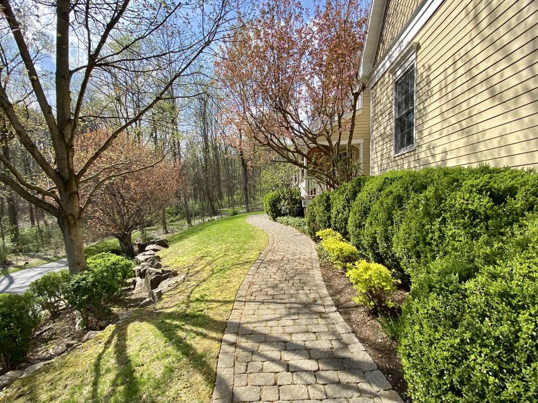 01a 112 Old Turnpike Road Tewksbury Township -- front walkway