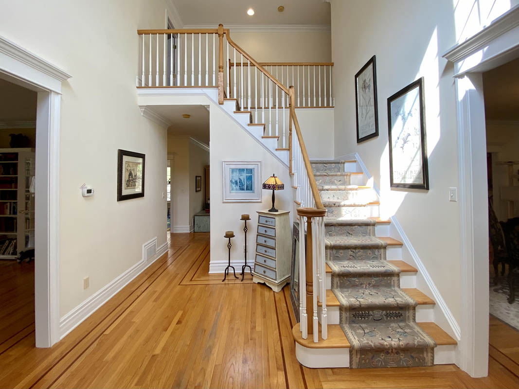 02 112 Old Turnpike Road Tewksbury Township -- foyer