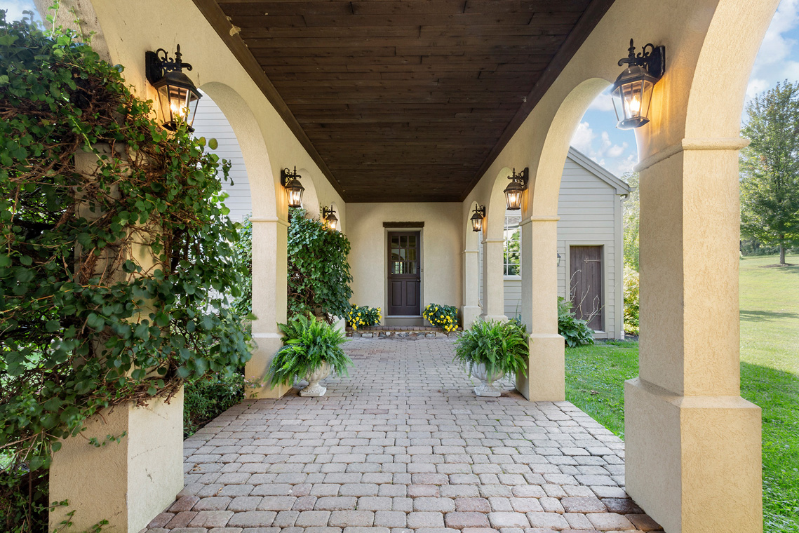 02 31 Welsh Road Tewksbury Township NJ -- loggia