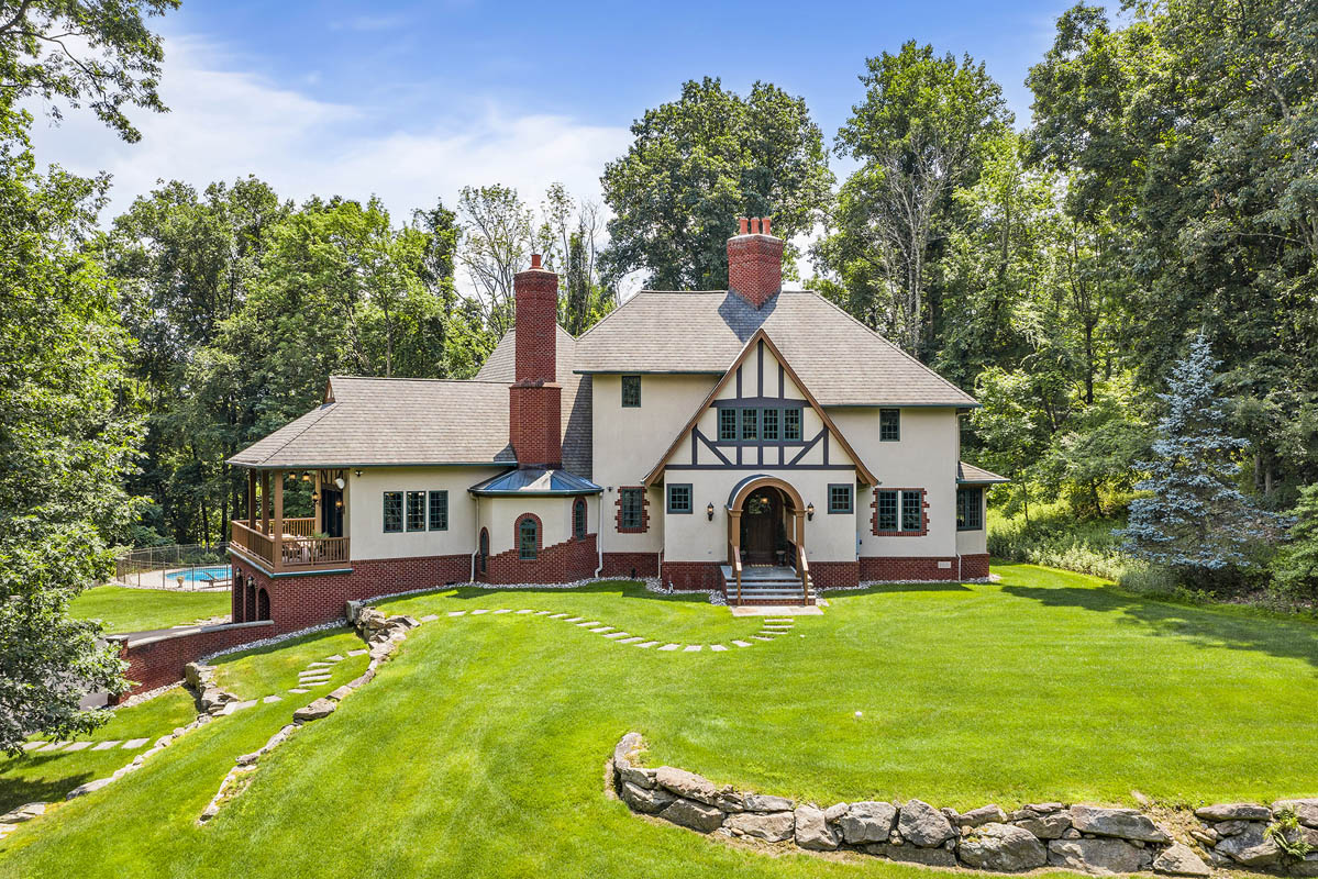 02 58 Hollow Brook Road Tewksbury Township -- front of house