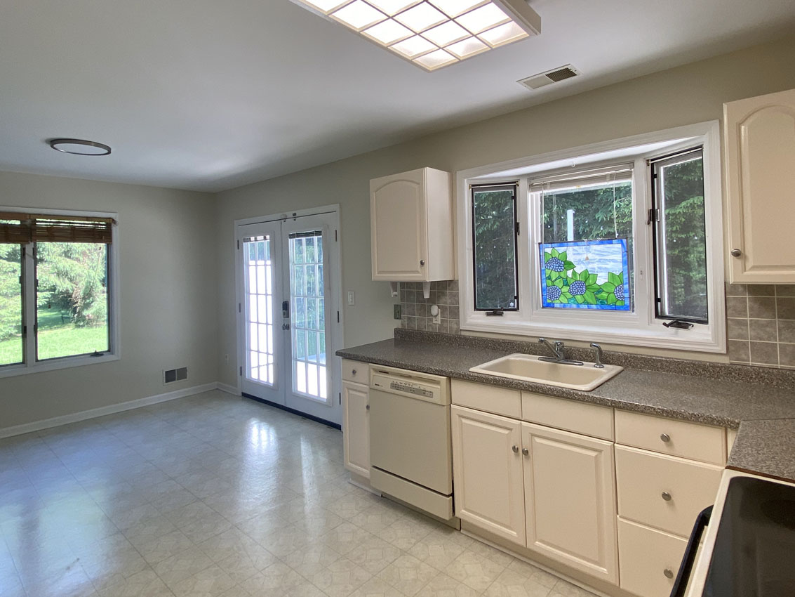 03 11 Sutton Road (Cottage) Tewksbury Township -- eat in kitchen