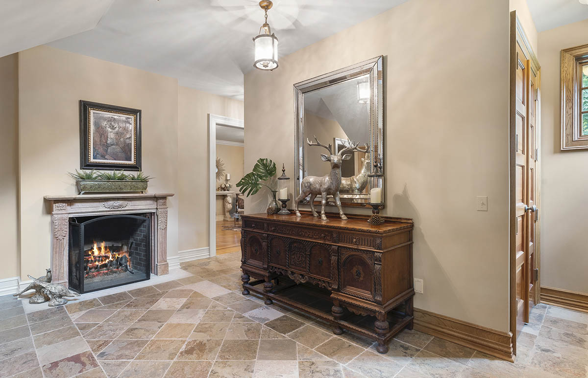 03 58 Hollow Brook Road Tewksbury Township -- foyer cropped