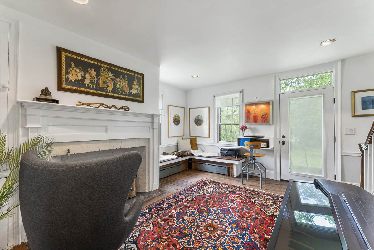 03 73 Old Turnpike Road Tewksbury -- Family room 3