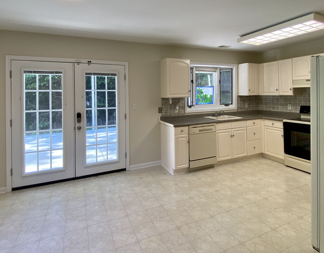 04 11 Sutton Road (Cottage) Tewksbury Township -- eat in kitchen 2