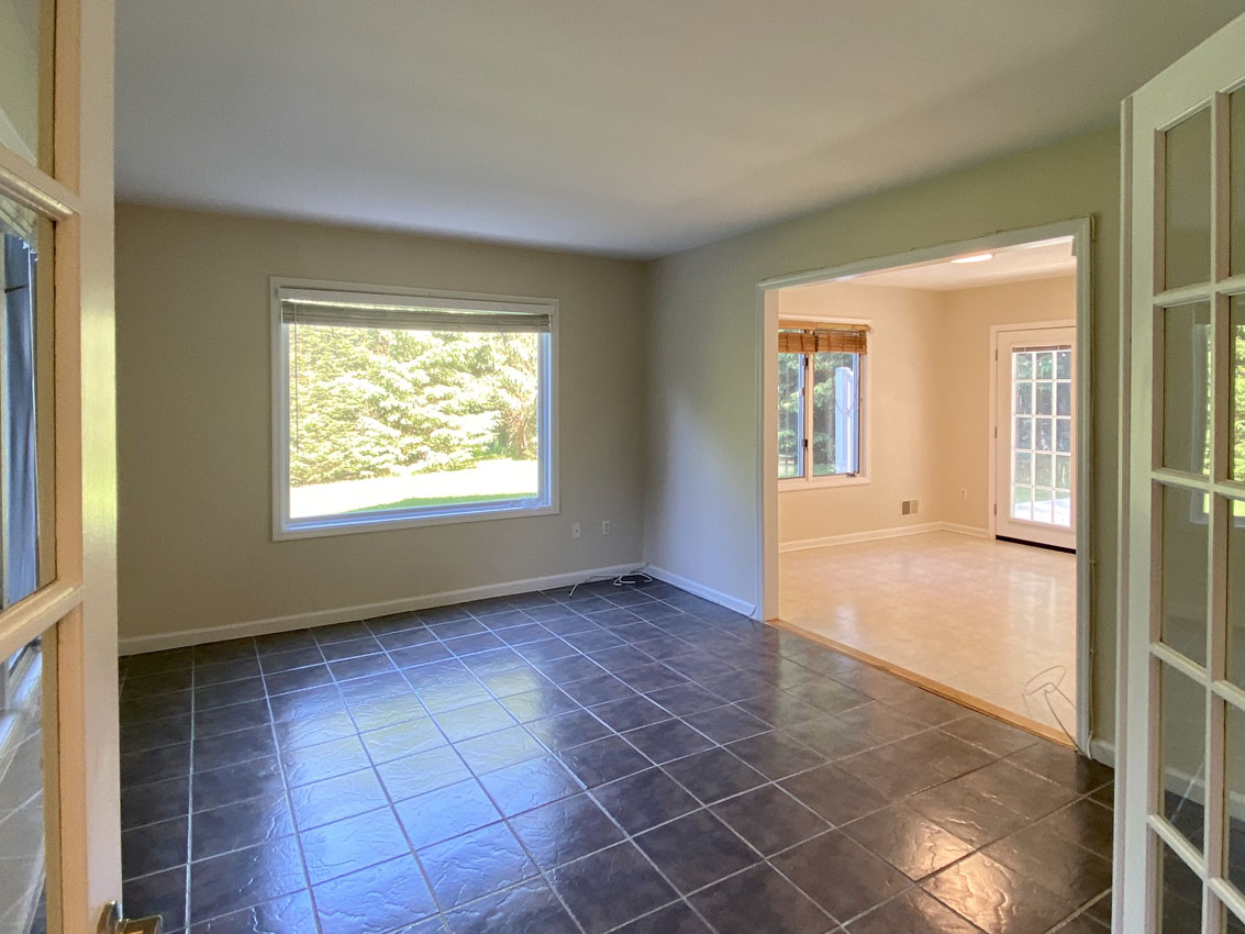 05 11 Sutton Road (Cottage) Tewksbury Township -- living room into kitchen