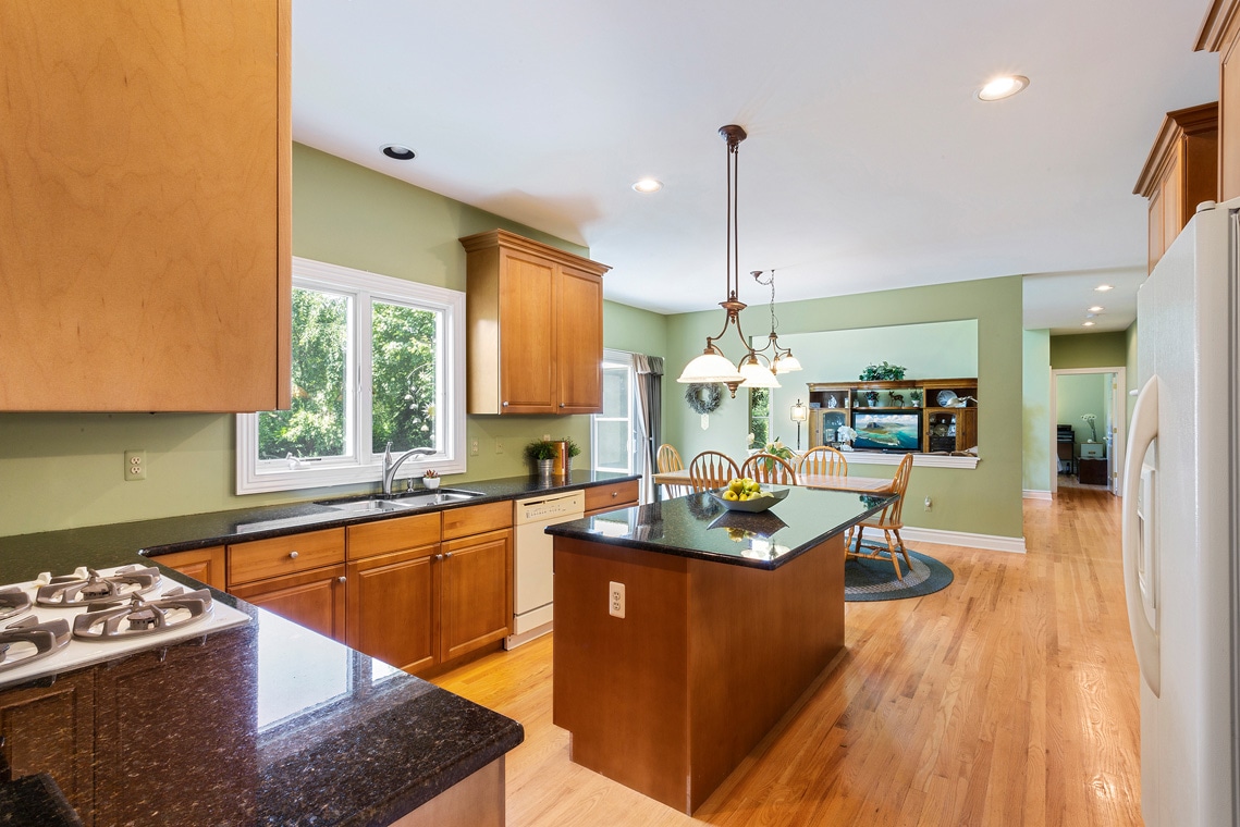 05 199 Old Turnpike Road Tewksbury -- Kitchen 1