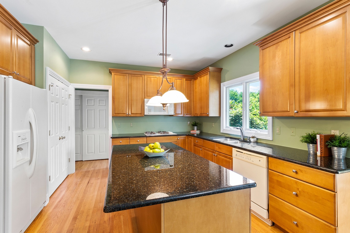 06 199 Old Turnpike Road Tewksbury -- Kitchen 2