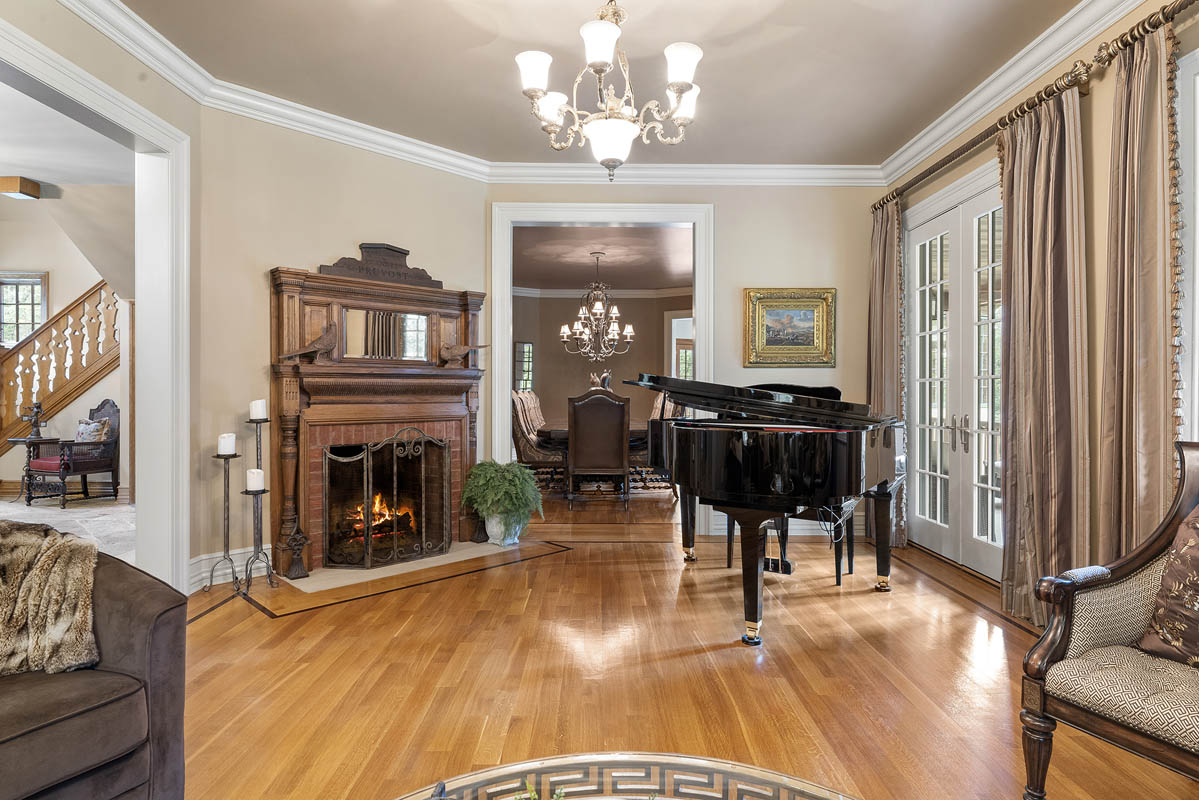 06 58 Hollow Brook Road Tewksbury Township -- living room 1