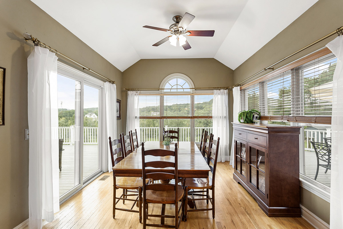 06a 195 Old Turnpike Road -- Breakfast Room