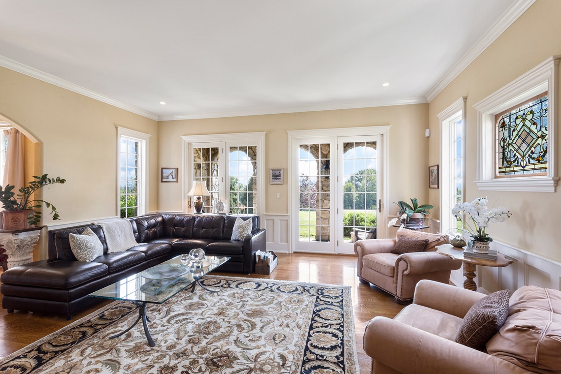 07 31 Welsh Road Tewksbury Township NJ -- family room