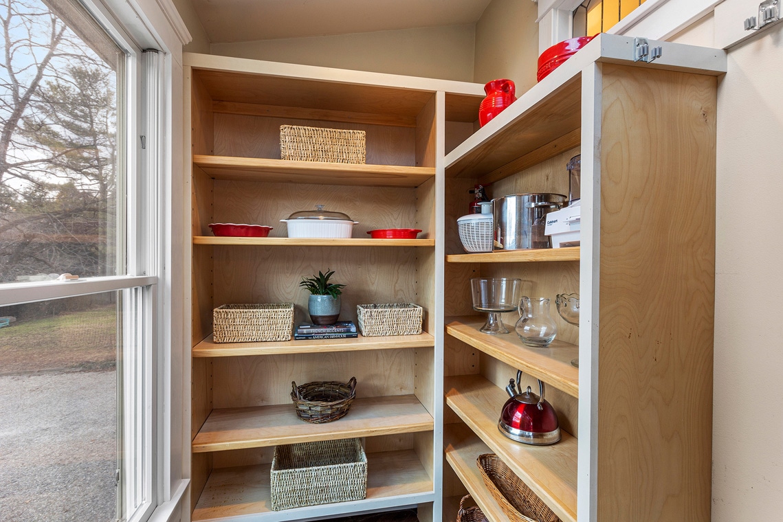 07 65 Main Street Califon Borough -- pantry