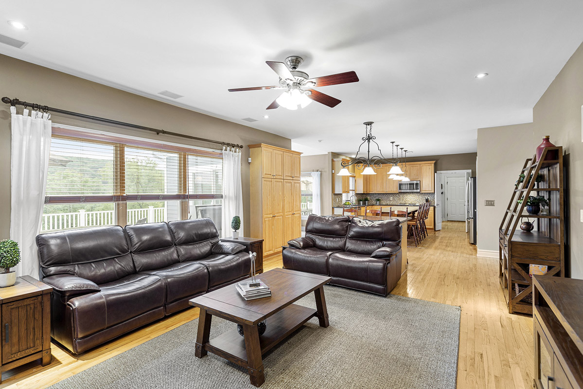 08 195 Old Turnpike Road -- Family Room