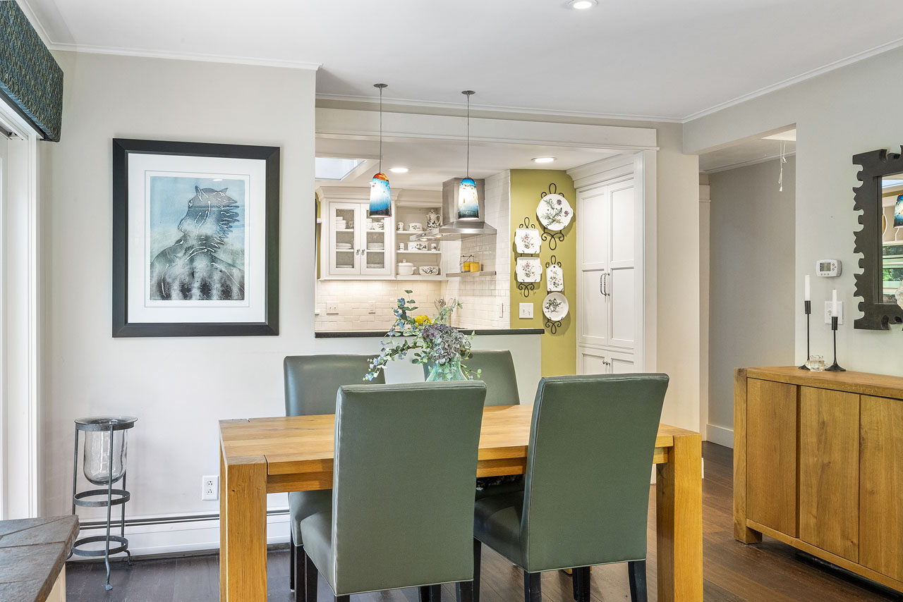 08 44 Water Street Tewksbury Township -- dining area