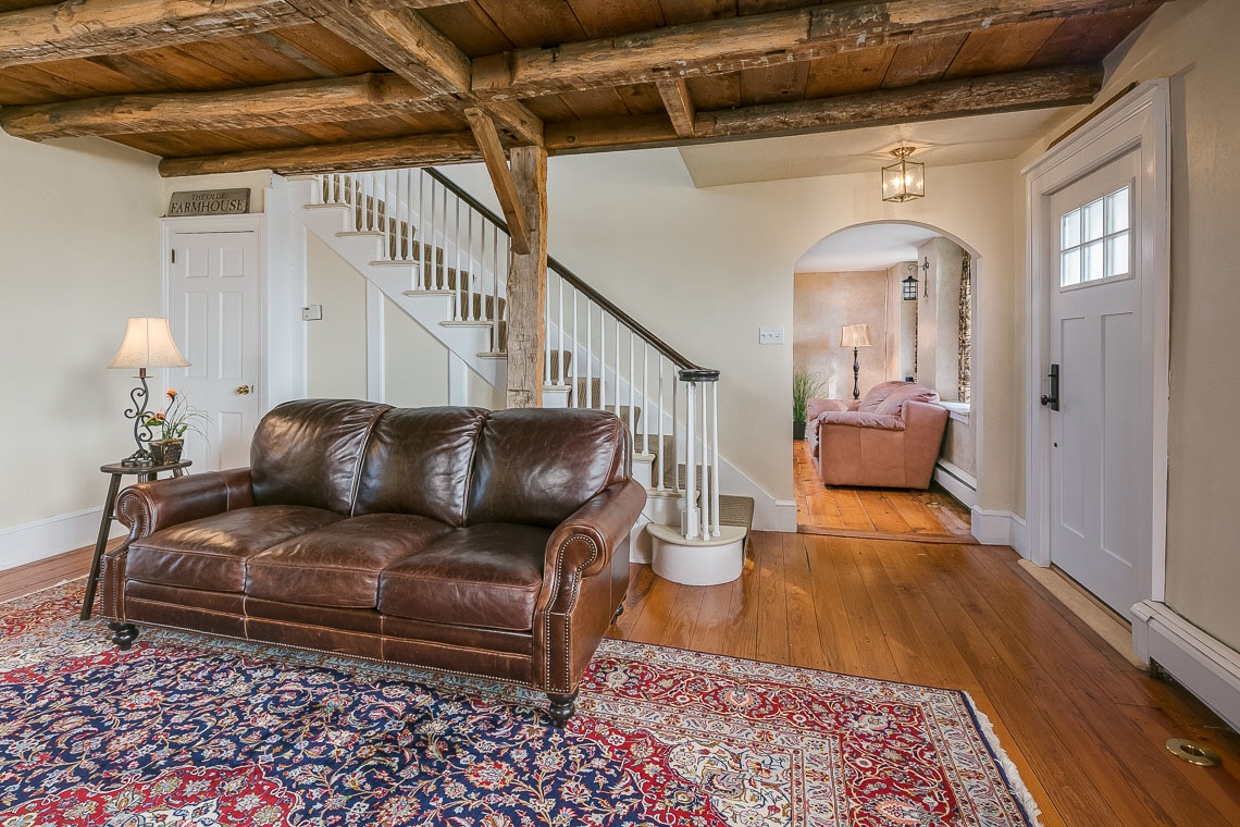 08 47A Fairmount Road Tewksbury Towship -- living room into den