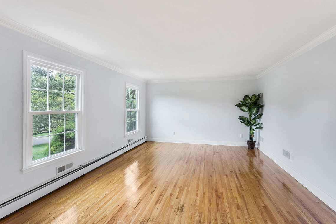 09 10 Salters Farm Road Tewksbury Township -- formal living room