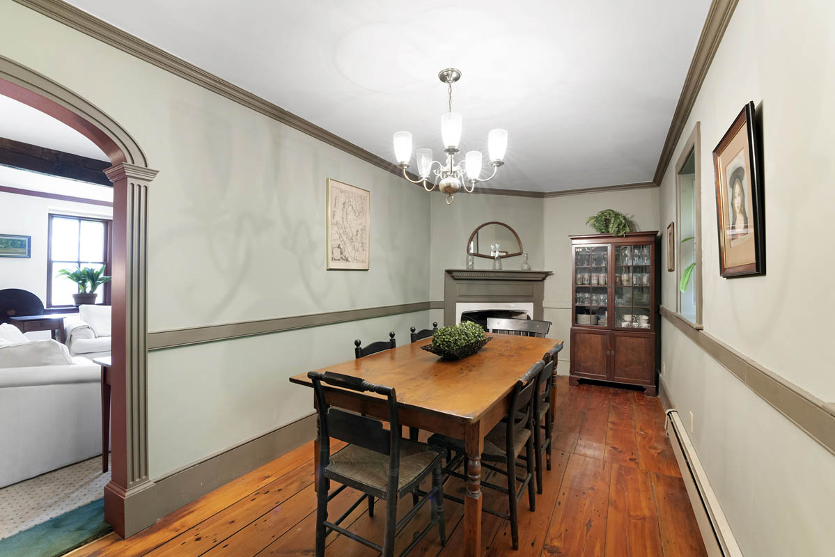 09 108 County Route 579 Bethlehem Township -- formal dining room