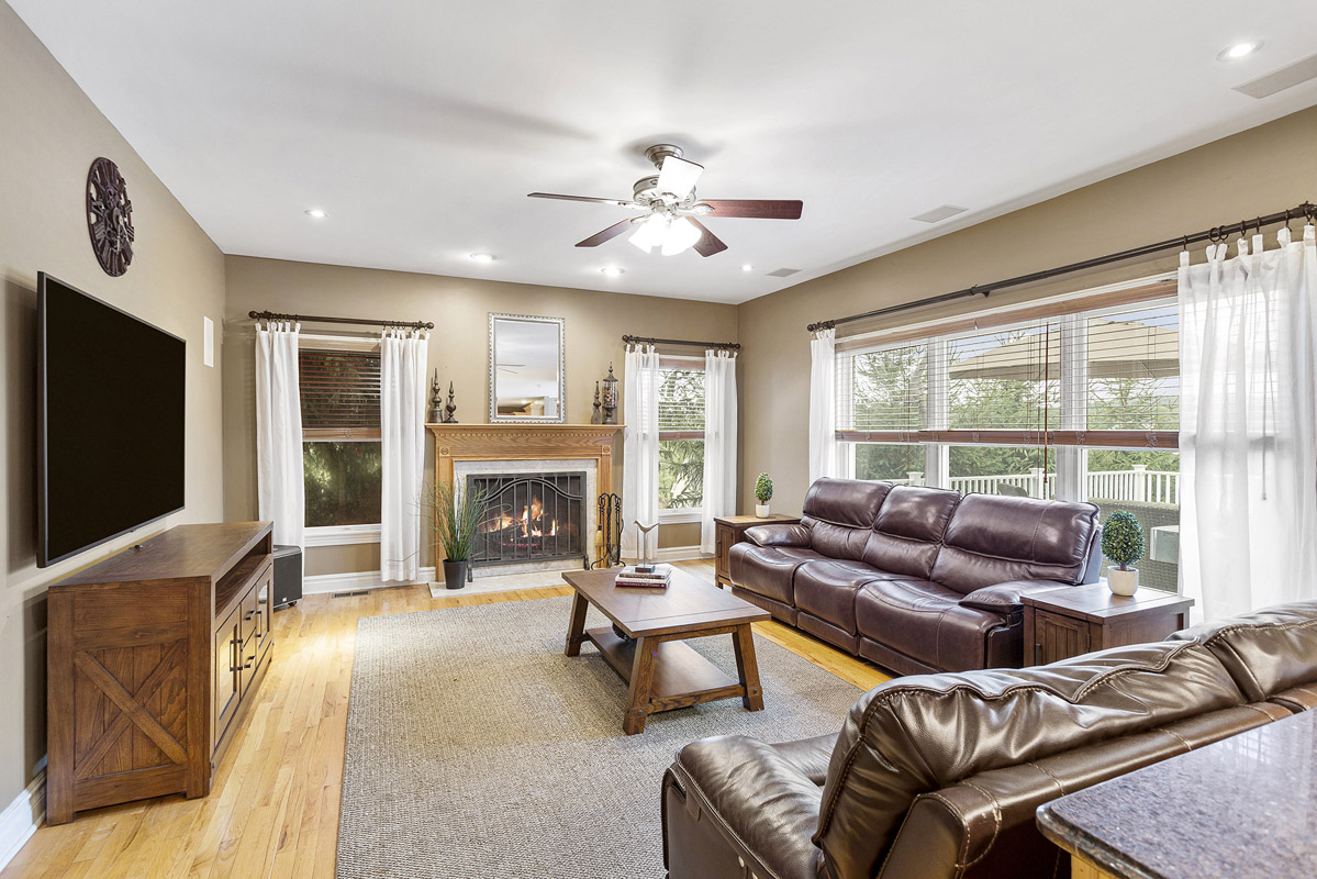 09 195 Old Turnpike Road -- Family Room 2