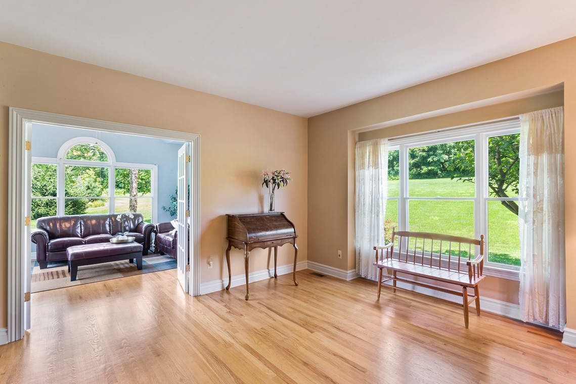 09 199 Old Turnpike Road Tewksbury -- Living Room