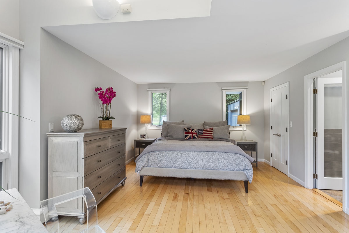 09 32 Welsh Road Tewksbury Township -- master bedroom 2