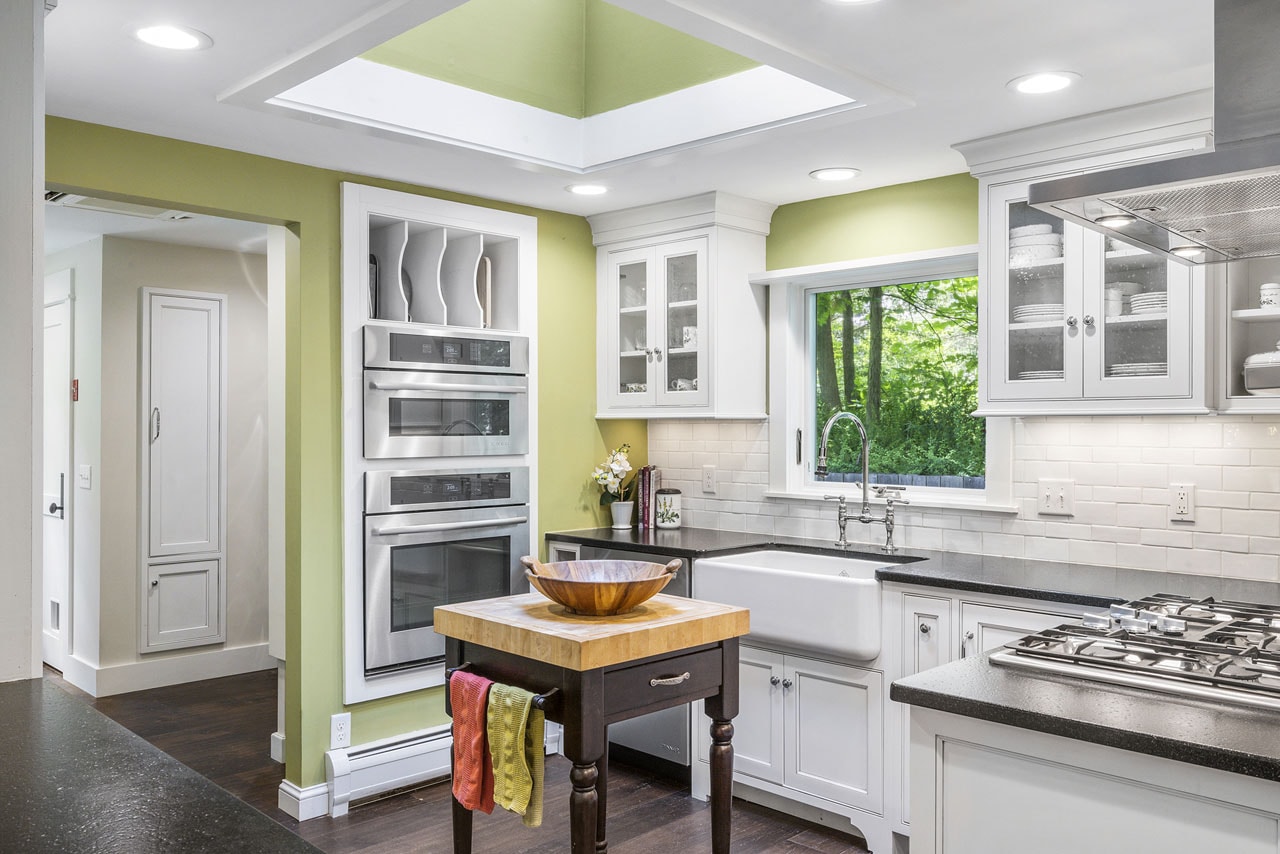 09 44 Water Street Tewksbury Township -- kitchen to mudroom