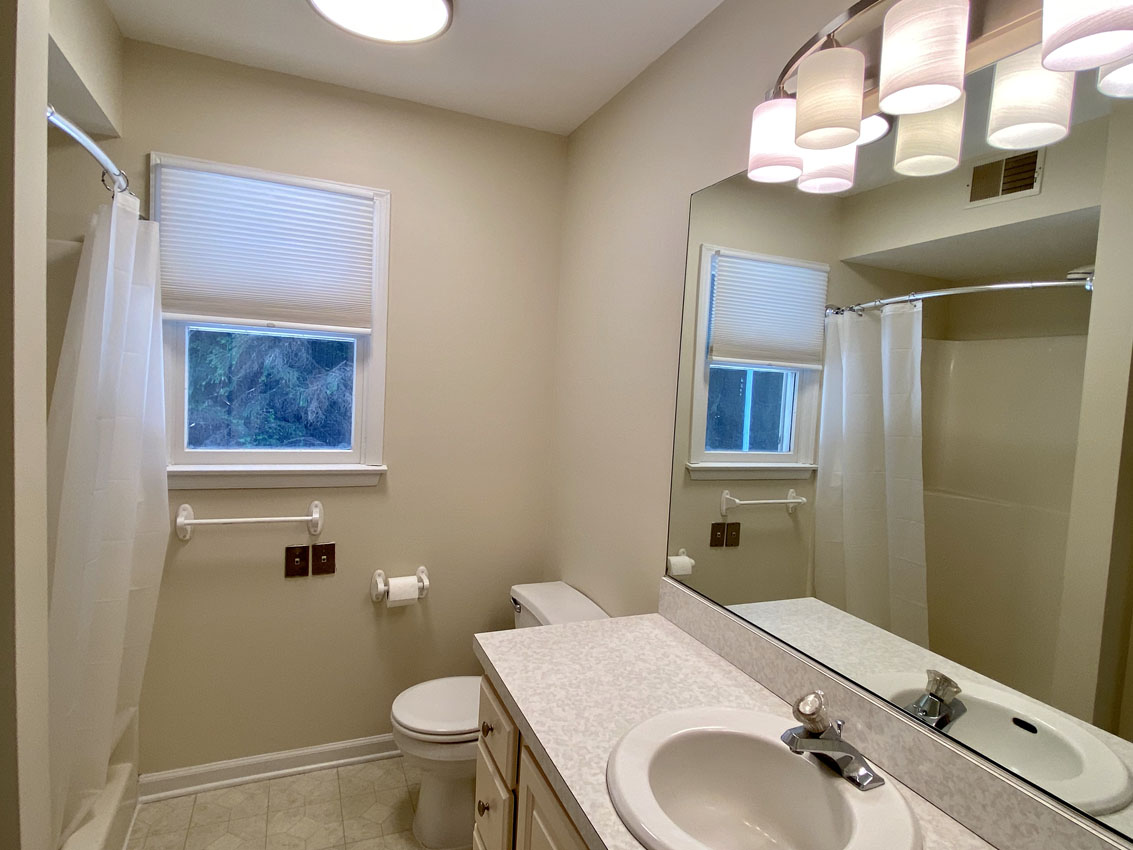 10 11 Sutton Road (Cottage) Tewksbury Township -- first floor bathroom