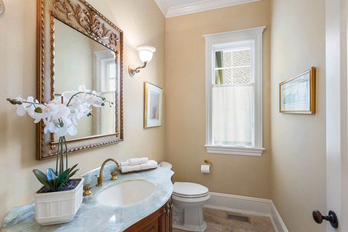 10 31 Welsh Road Tewksbury Township NJ -- powder room