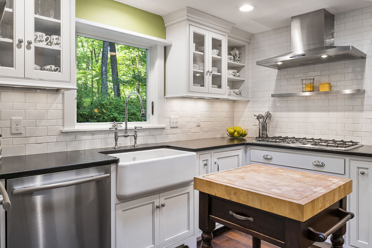 10 44 Water Street Tewksbury Township -- kitchen cooking area