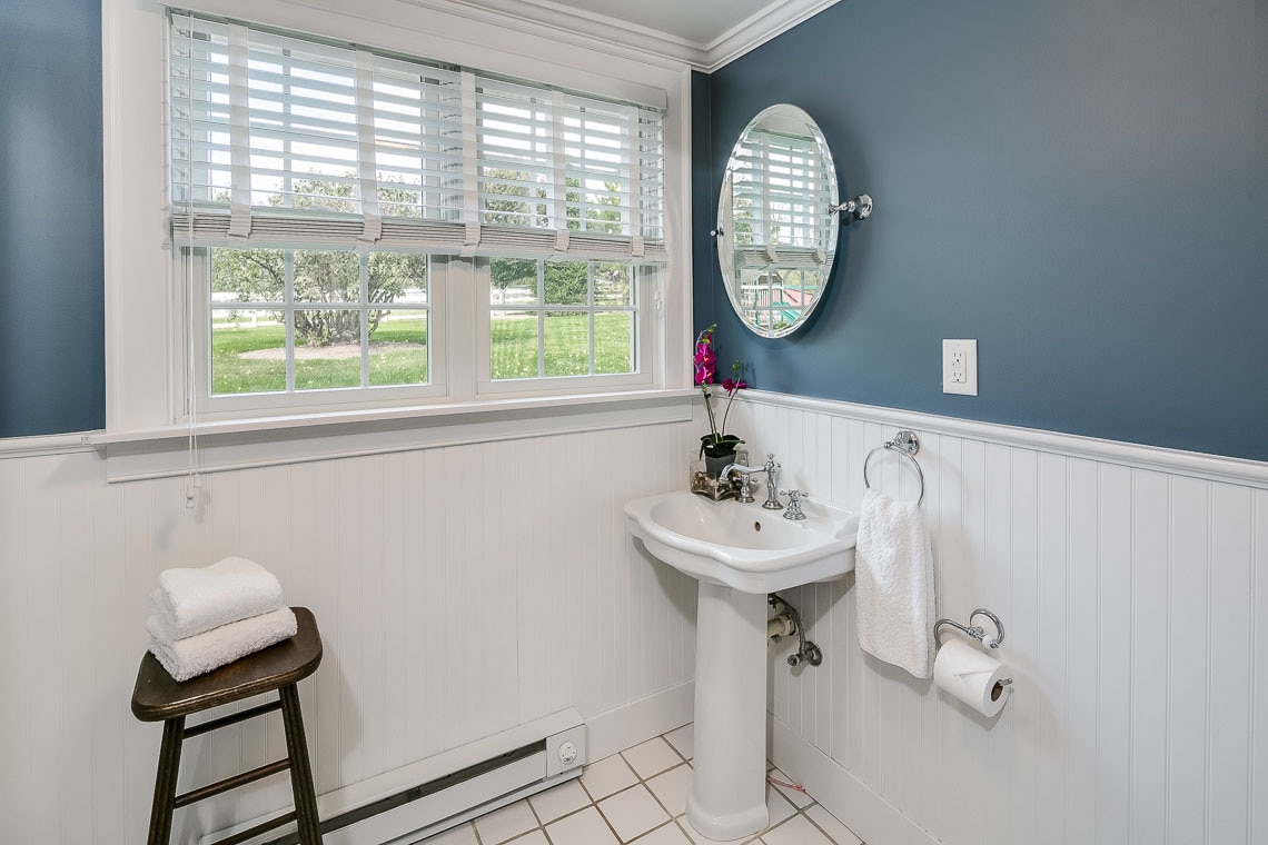 10 47A Fairmount Road Tewksbury Towship -- first floor full bathroom