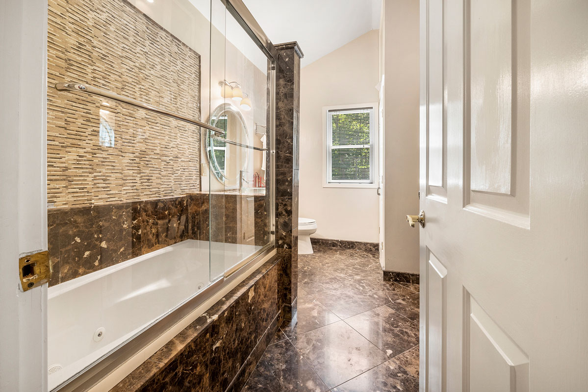 10a 128 Raritan River Road Lebanon -- Hall Bath 1