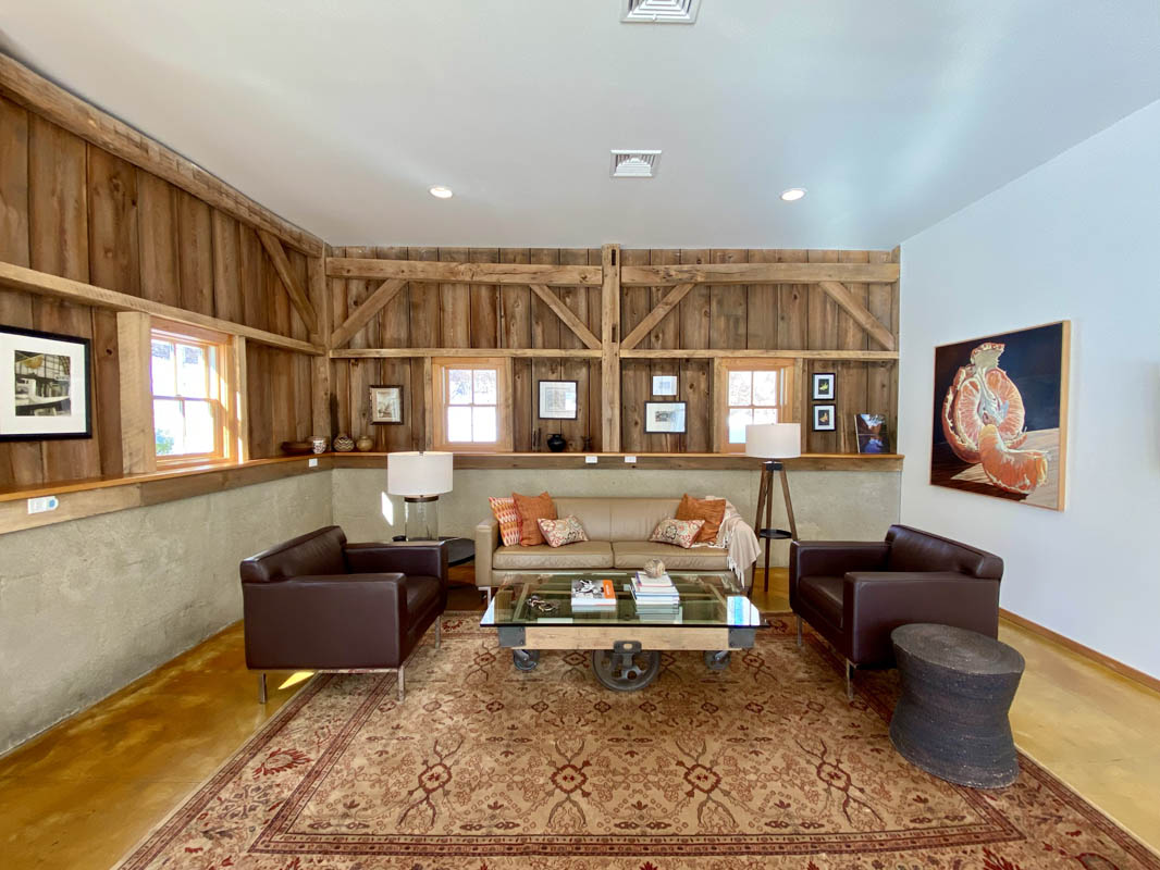 11 28 Longview Road -- living room