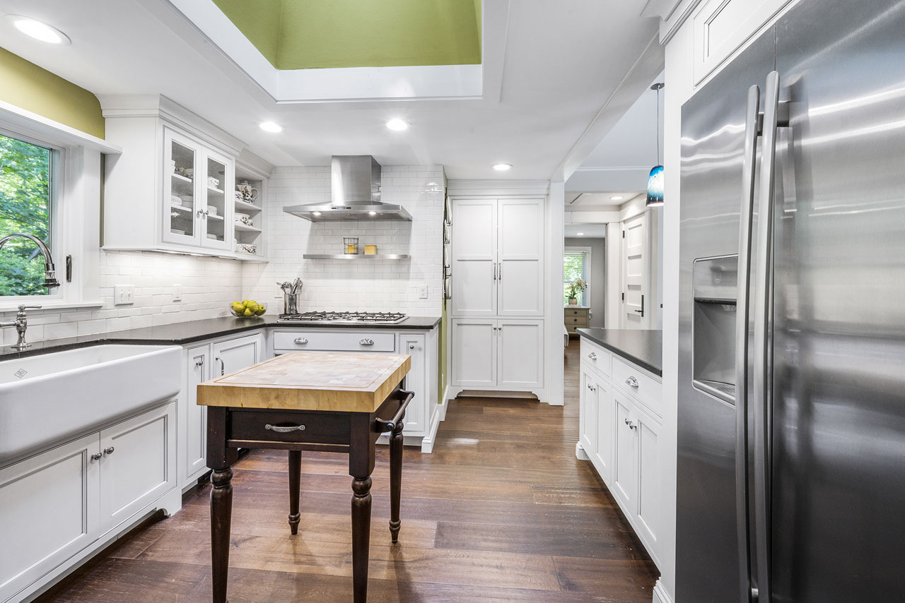 11 44 Water Street Tewksbury Township -- kitchen from mudroom