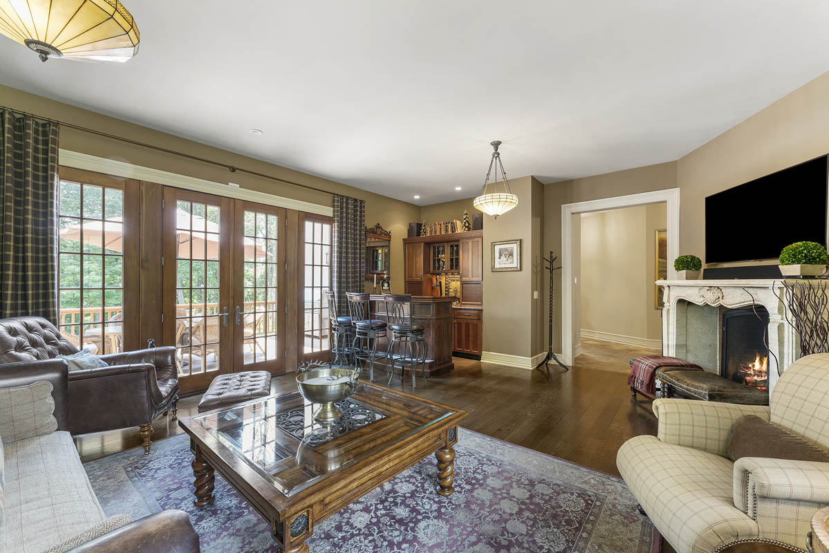 11 58 Hollow Brook Road Tewksbury Township -- family room 4