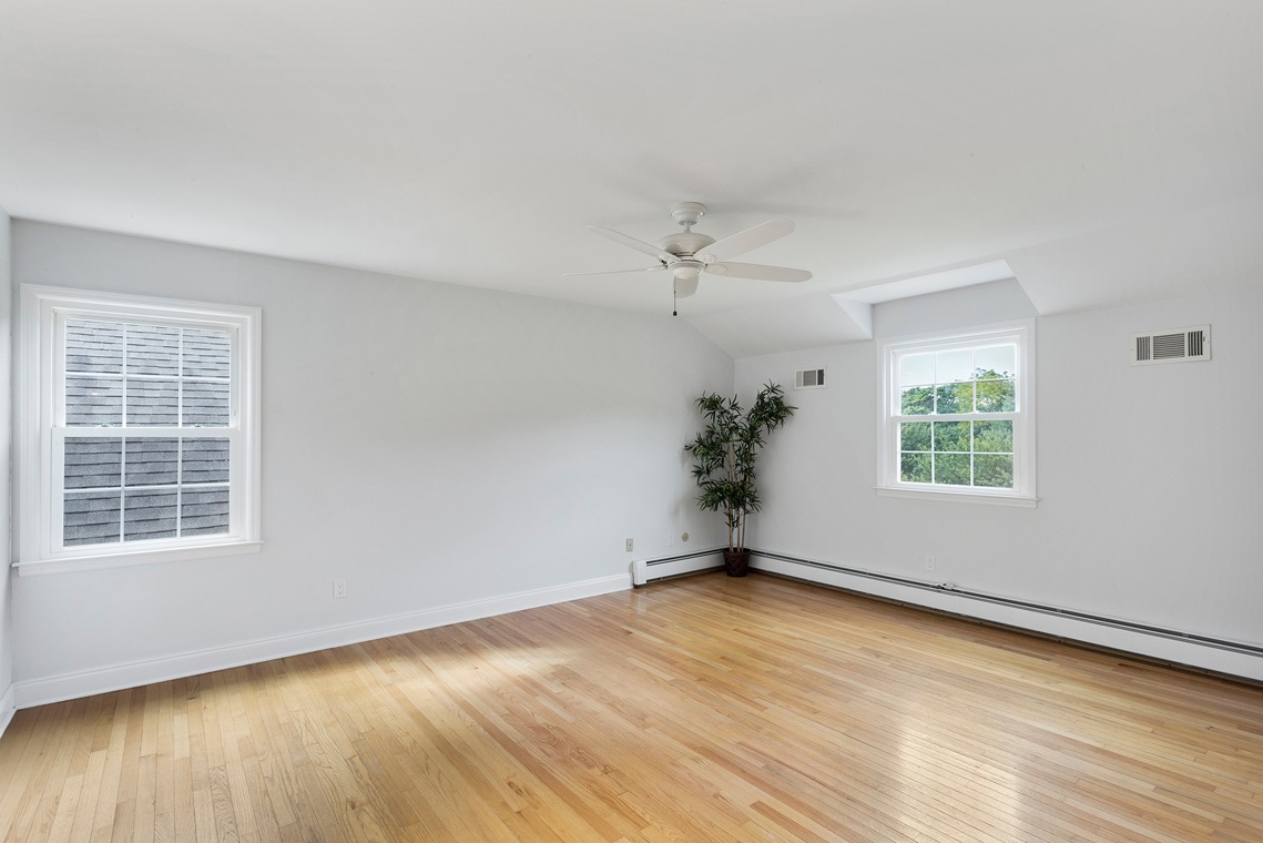 11a 10 Salters Farm Road Tewksbury Township -- master bedroom