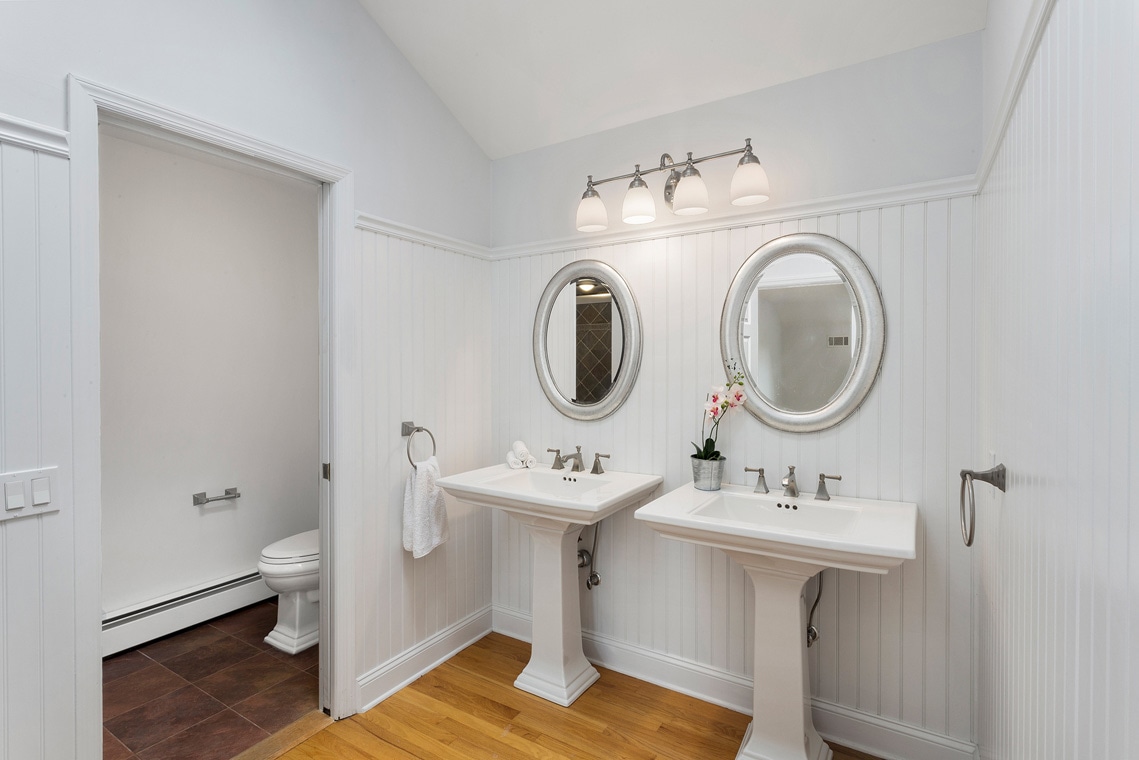 12 10 Salters Farm Road Tewksbury Township -- master bathroom sinks