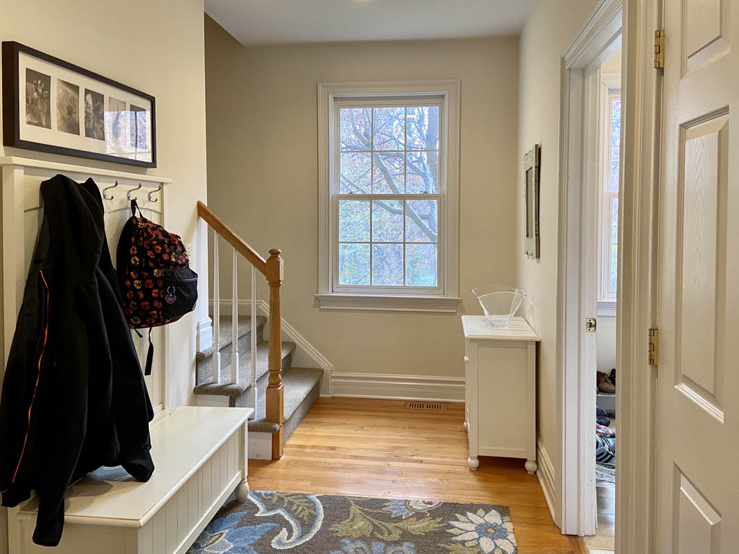 12 112 Old Turnpike Road Tewksbury Township -- mudroom