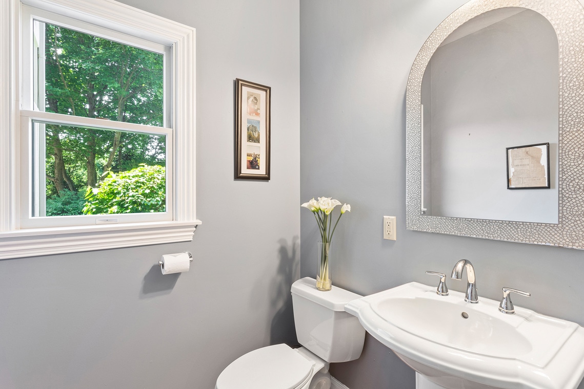 12 199 Old Turnpike Road Tewksbury -- Powder Room