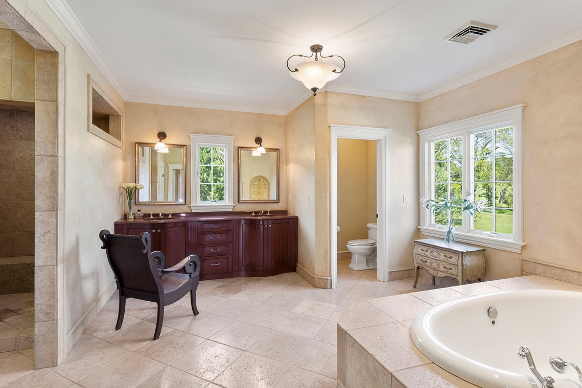 12 31 Welsh Road Tewksbury Township NJ -- master bathroom