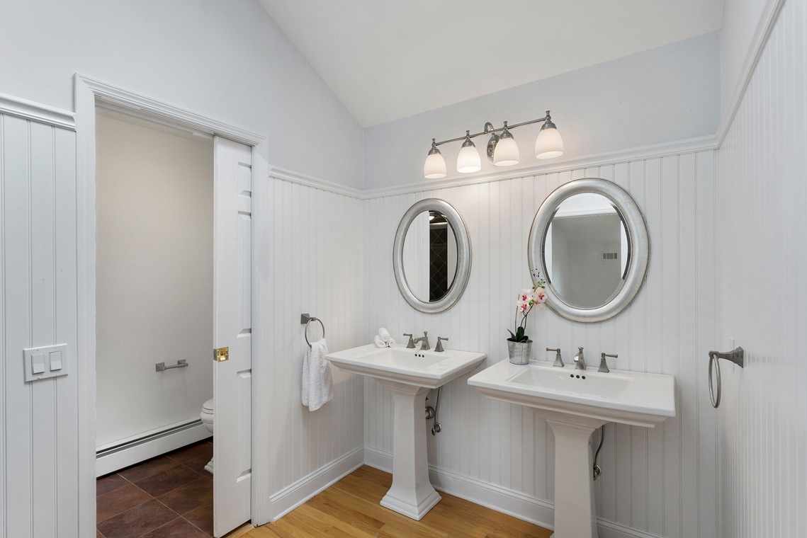 12a 10 Salters Farm Road Tewksbury Township -- master bathroom sinks 2