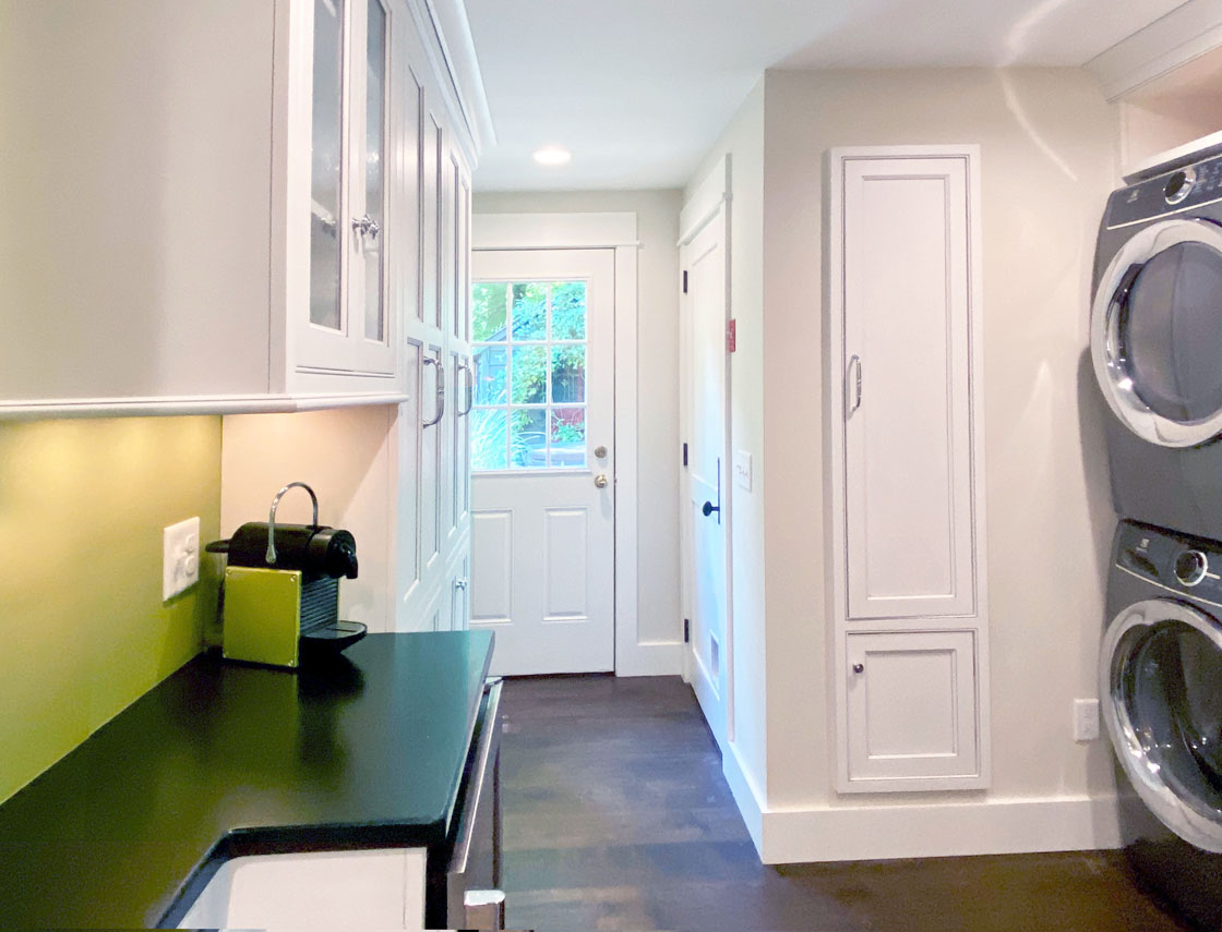 13 44 Water Street Tewksbury Township -- mudroom pantry laundry room