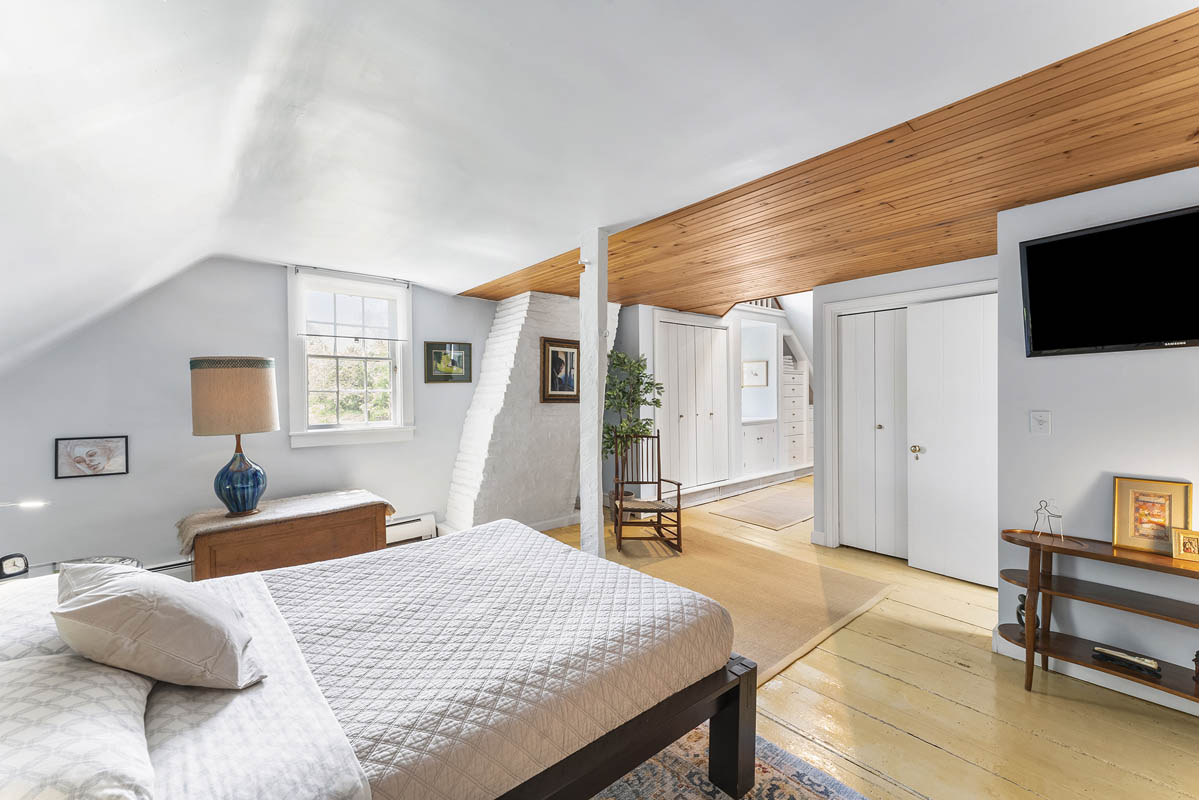 14 73 Old Turnpike Road Tewksbury -- master bedroom