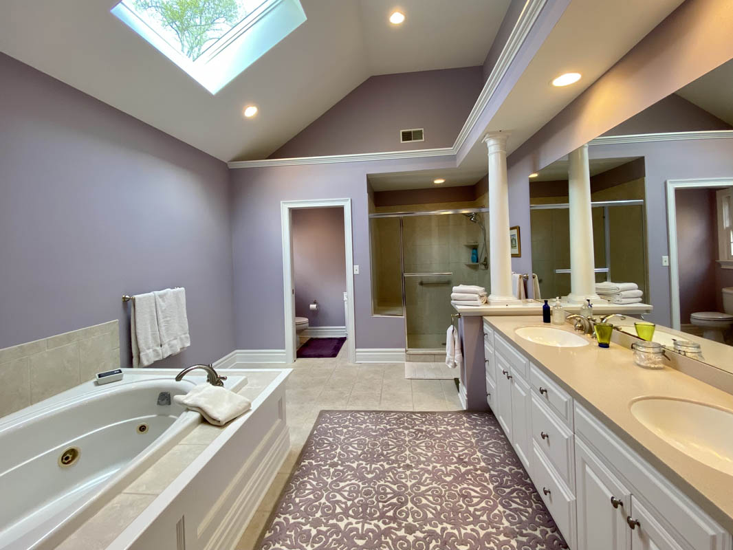 16 112 Old Turnpike Road Tewksbury Township -- master bathroom