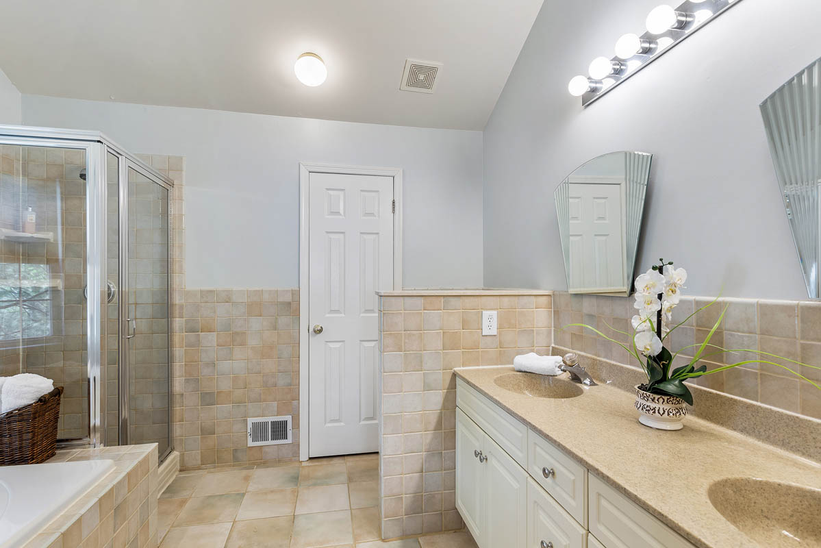 16 -- 206 Well Sweep Road Readington -- Master Bath