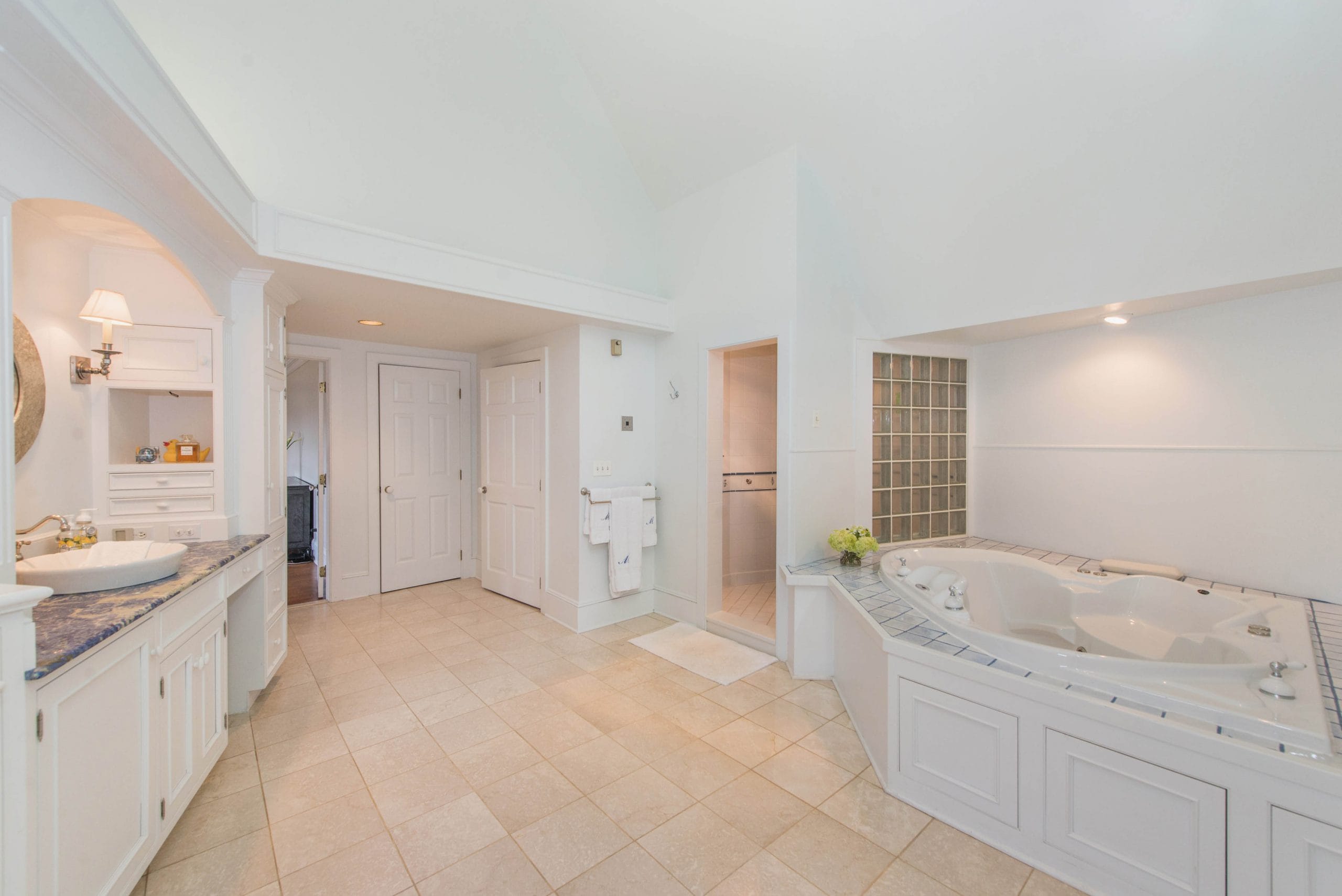 16 69 Philhower Road -- master bathroom BZ