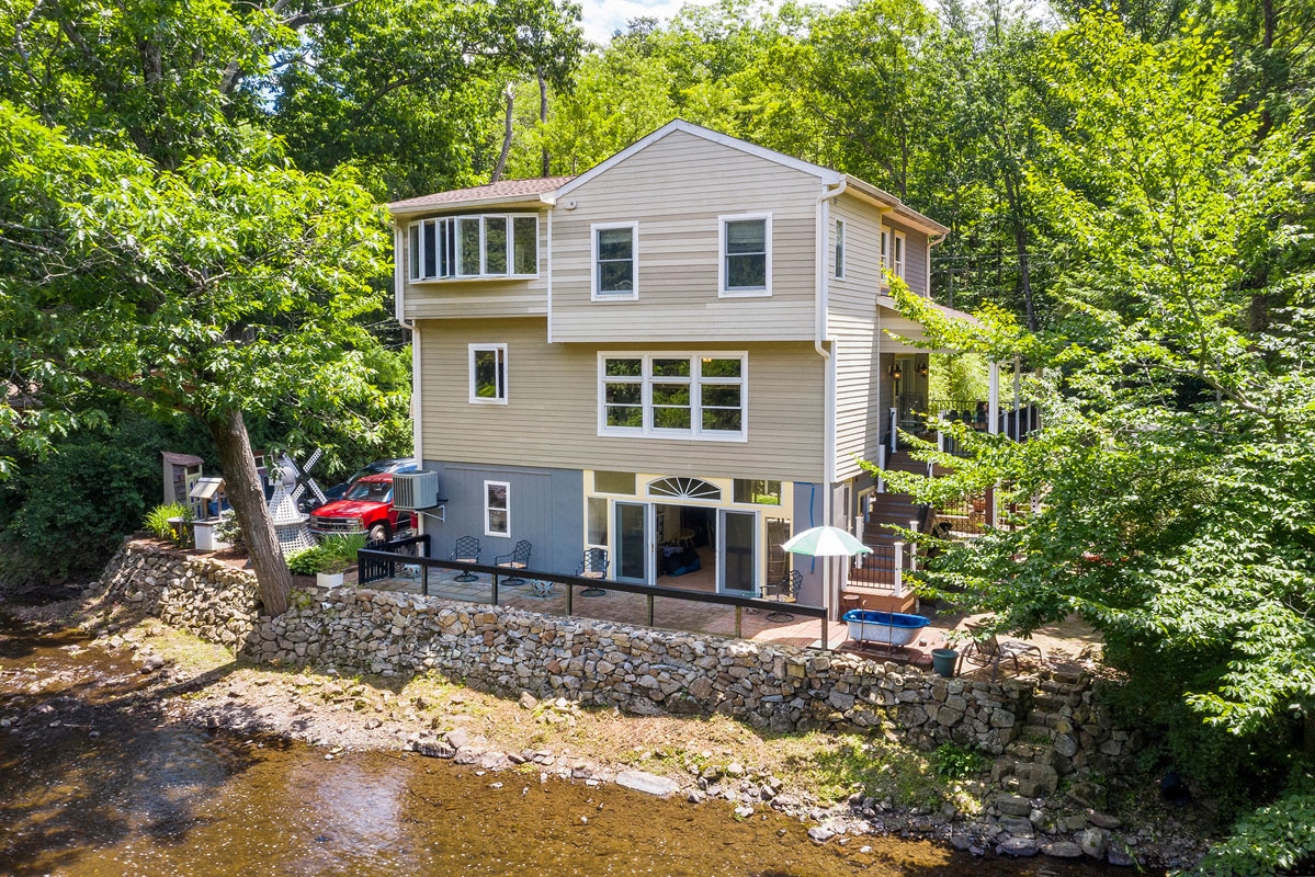 17 128 Raritan River Road Lebanon -- Back of house