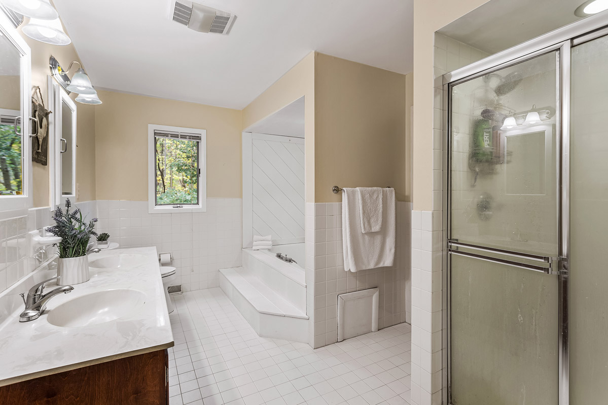 17 1407 Califon Cokesbury Road, Califon -- Master Bath